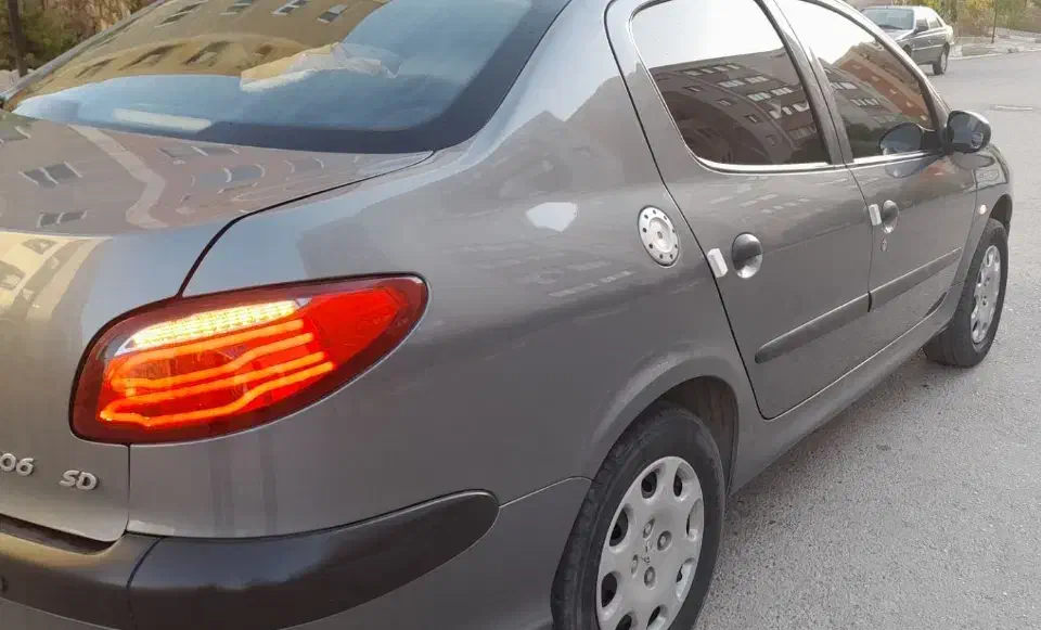پژو ۲۰۶ صندوق دار v8 - 1393