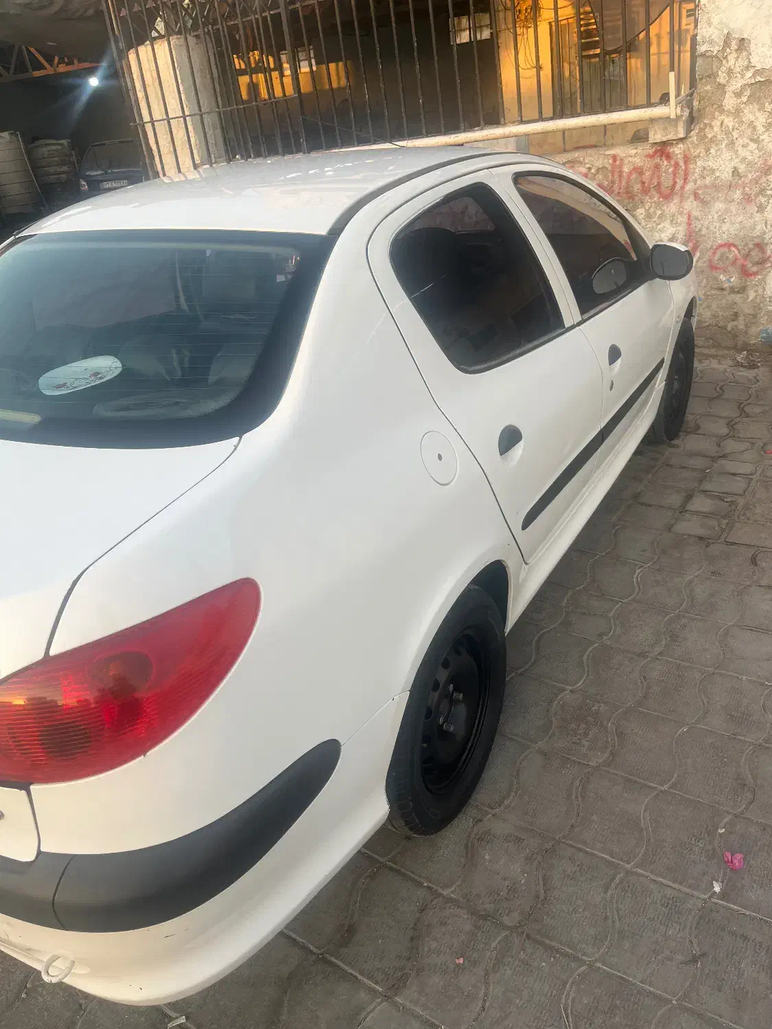 پژو ۲۰۶ صندوق دار v8 - 1396
