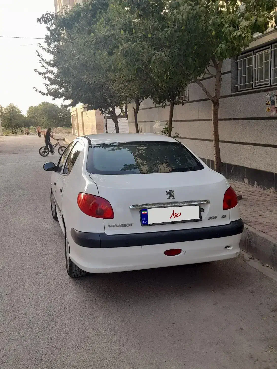 پژو ۲۰۶ صندوق دار v8 - 1394