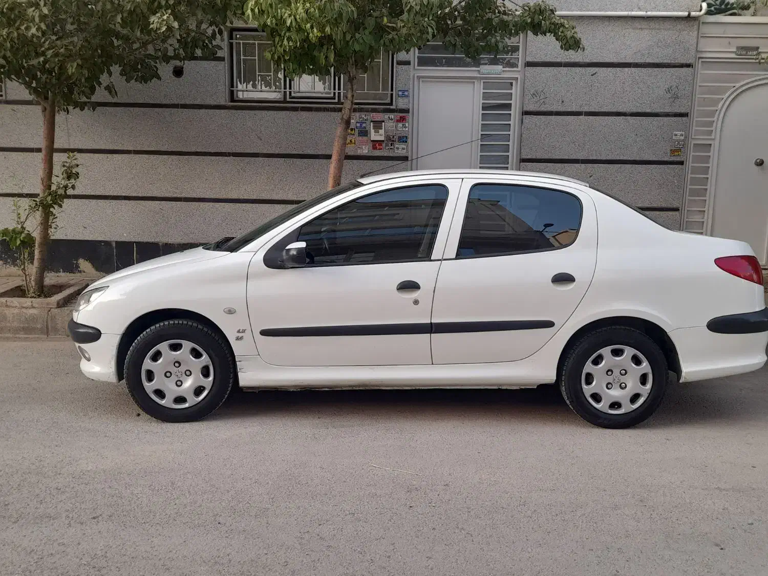پژو ۲۰۶ صندوق دار v8 - 1394