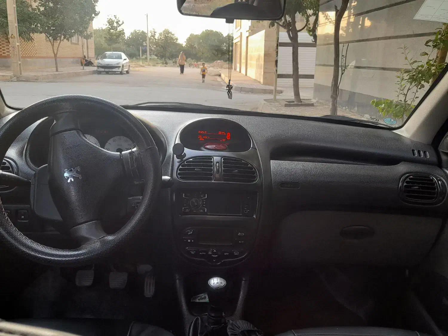پژو ۲۰۶ صندوق دار v8 - 1394