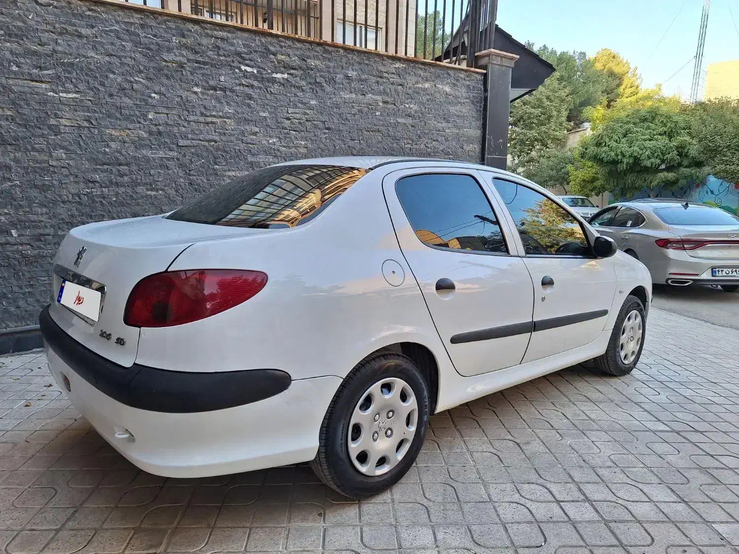پژو ۲۰۶ صندوق دار v8 - 1395