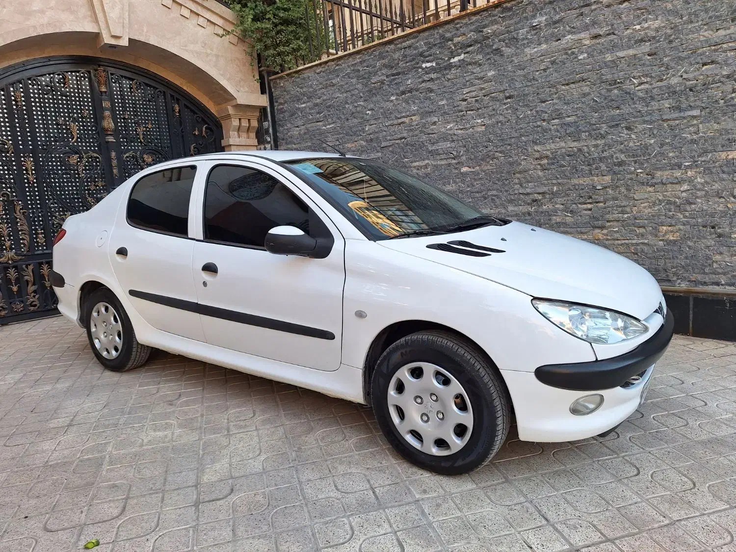 پژو ۲۰۶ صندوق دار v8 - 1395