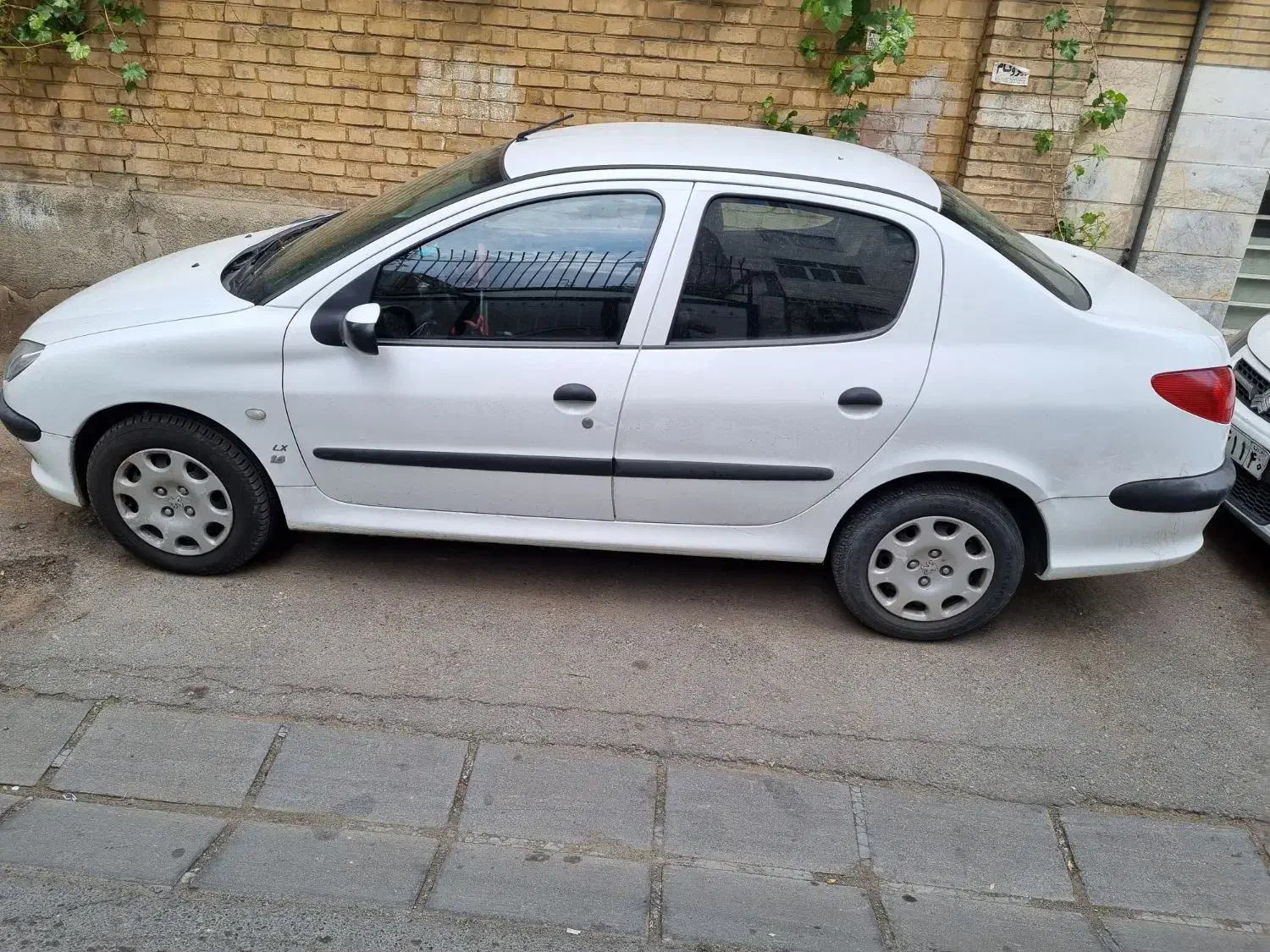 پژو ۲۰۶ صندوق دار v8 - 1397