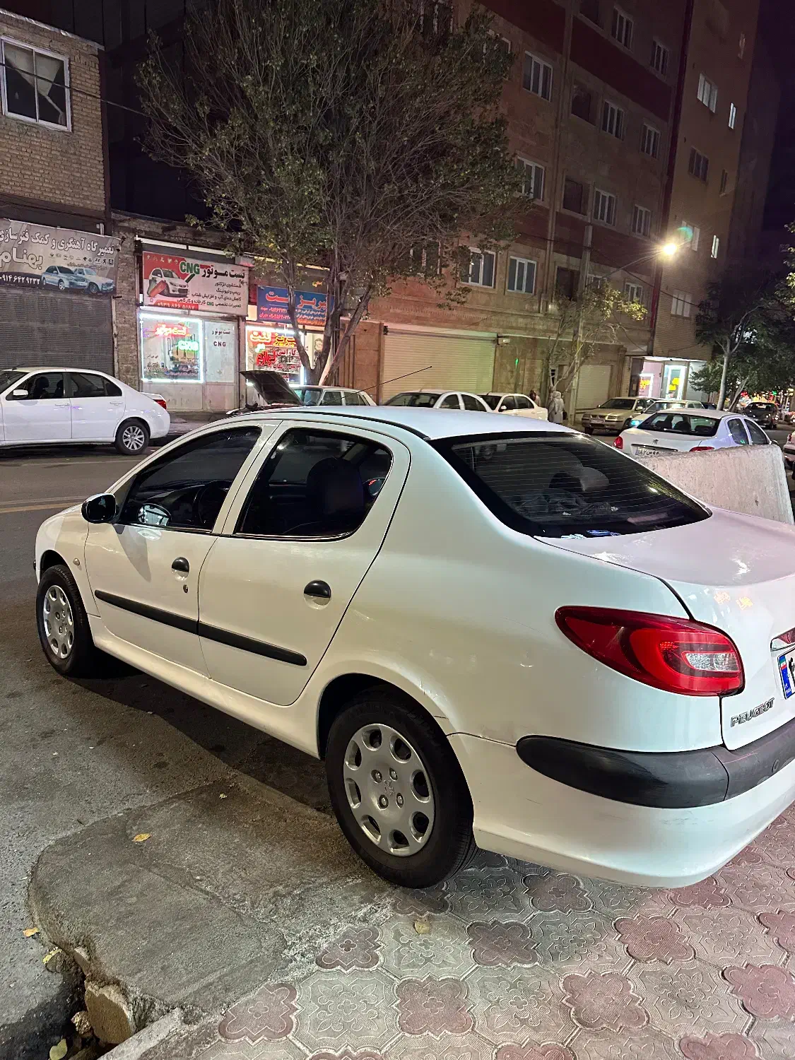 پژو ۲۰۶ صندوق دار v8 - 1396