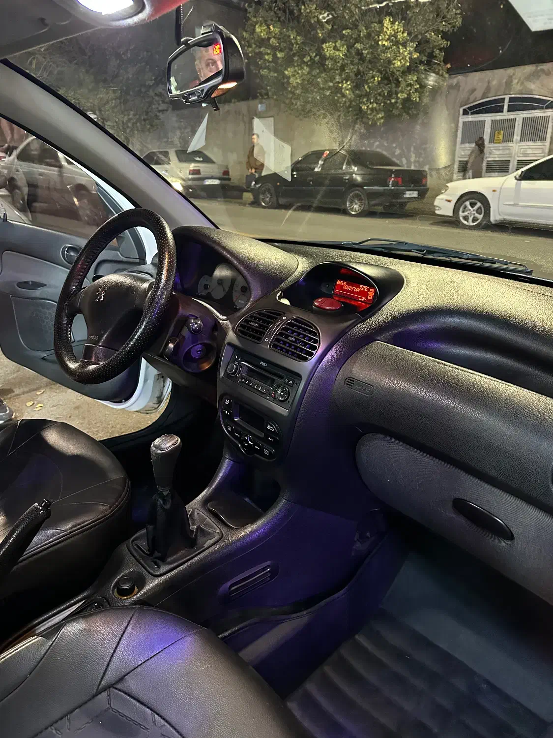 پژو ۲۰۶ صندوق دار v8 - 1396