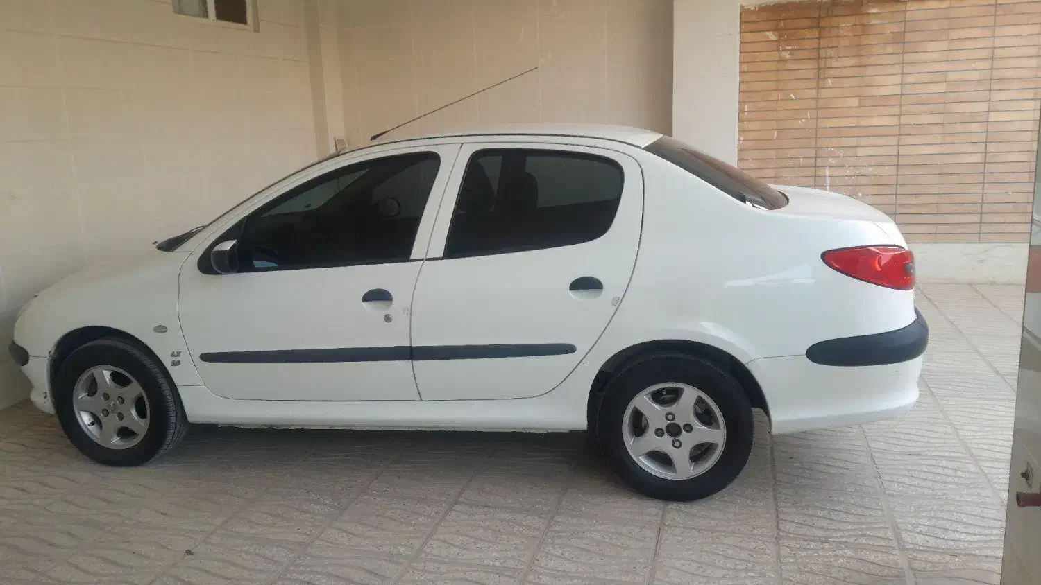 پژو ۲۰۶ صندوق دار v8 - 1396