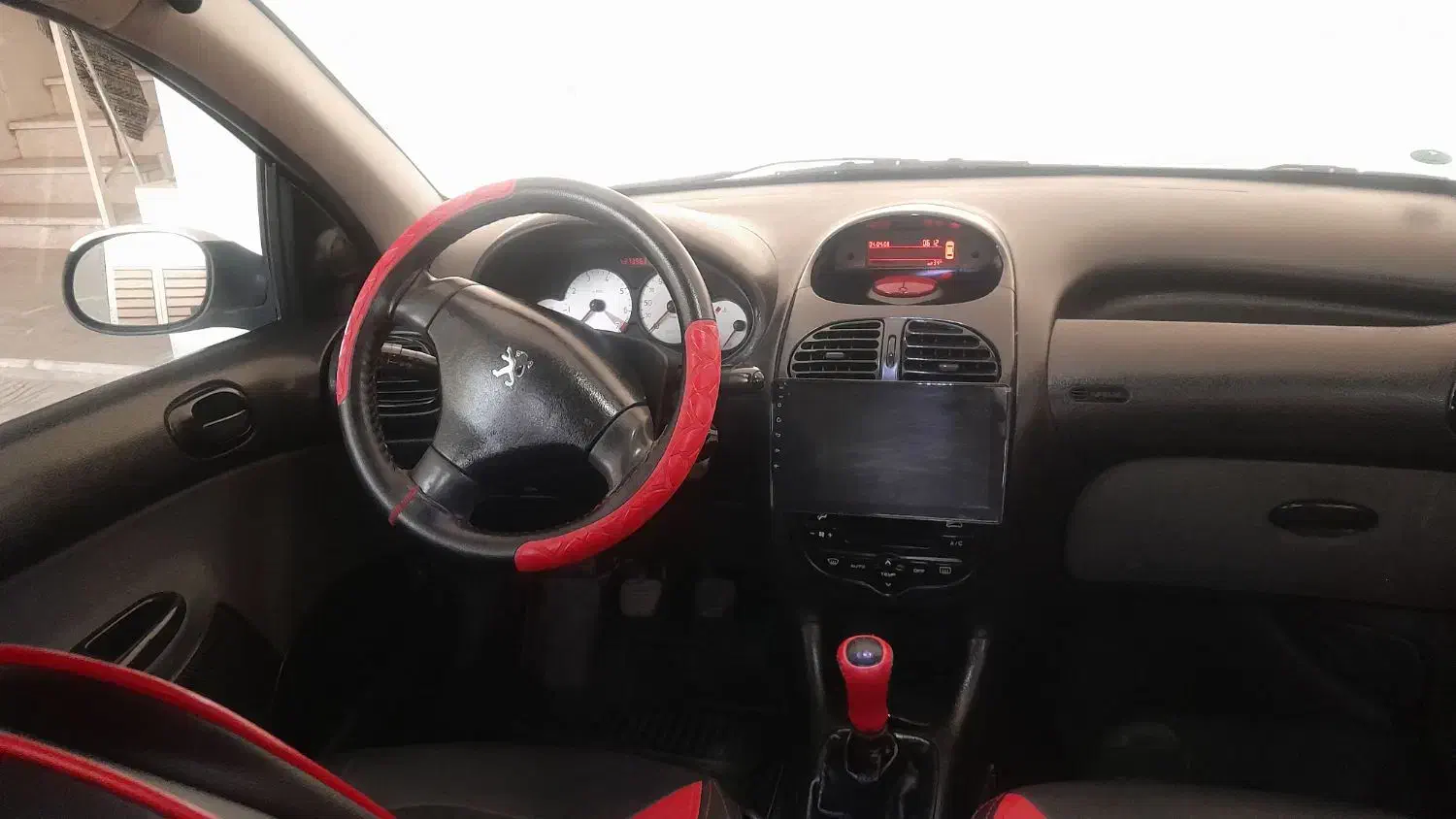 پژو ۲۰۶ صندوق دار v8 - 1396