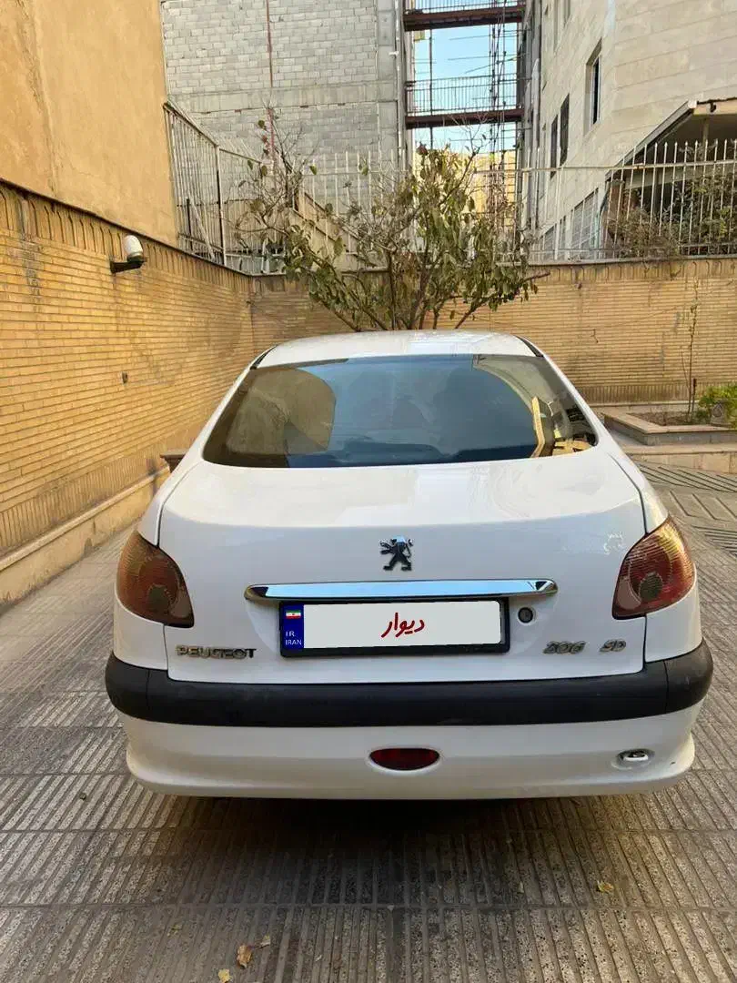 پژو ۲۰۶ صندوق دار v8 - 1393