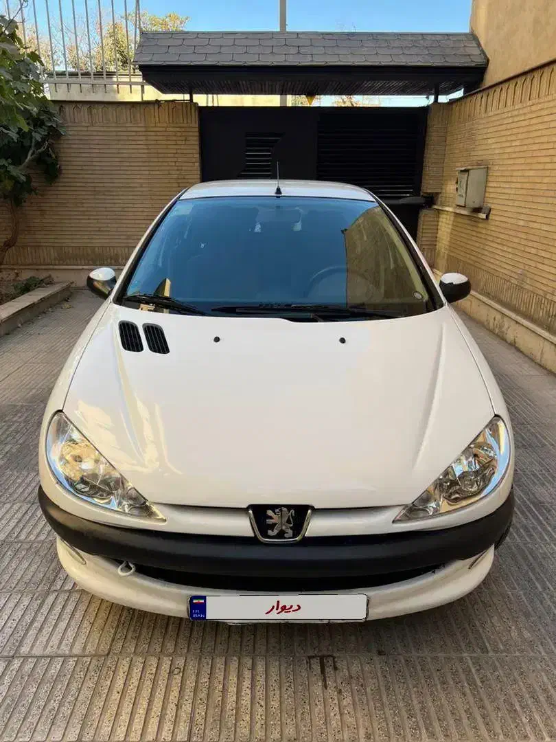 پژو ۲۰۶ صندوق دار v8 - 1393