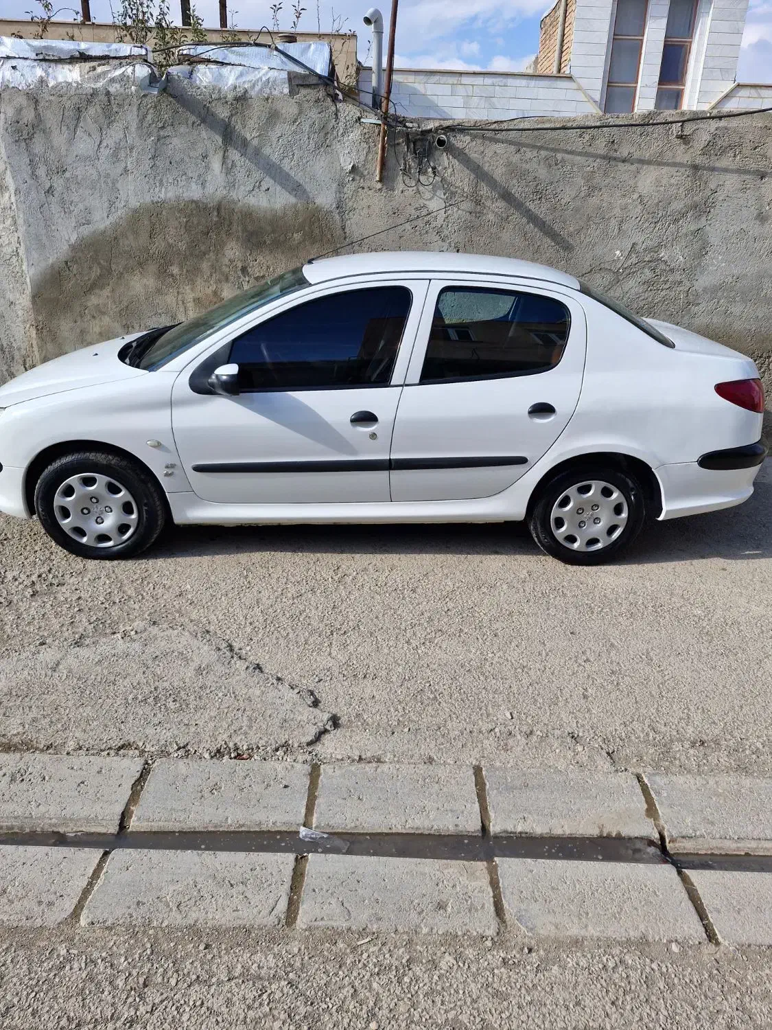 پژو ۲۰۶ صندوق دار v8 - 1393