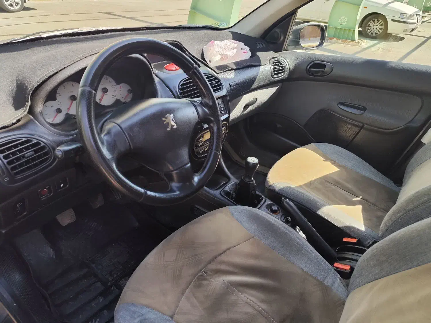 پژو ۲۰۶ صندوق دار v8 - 1393