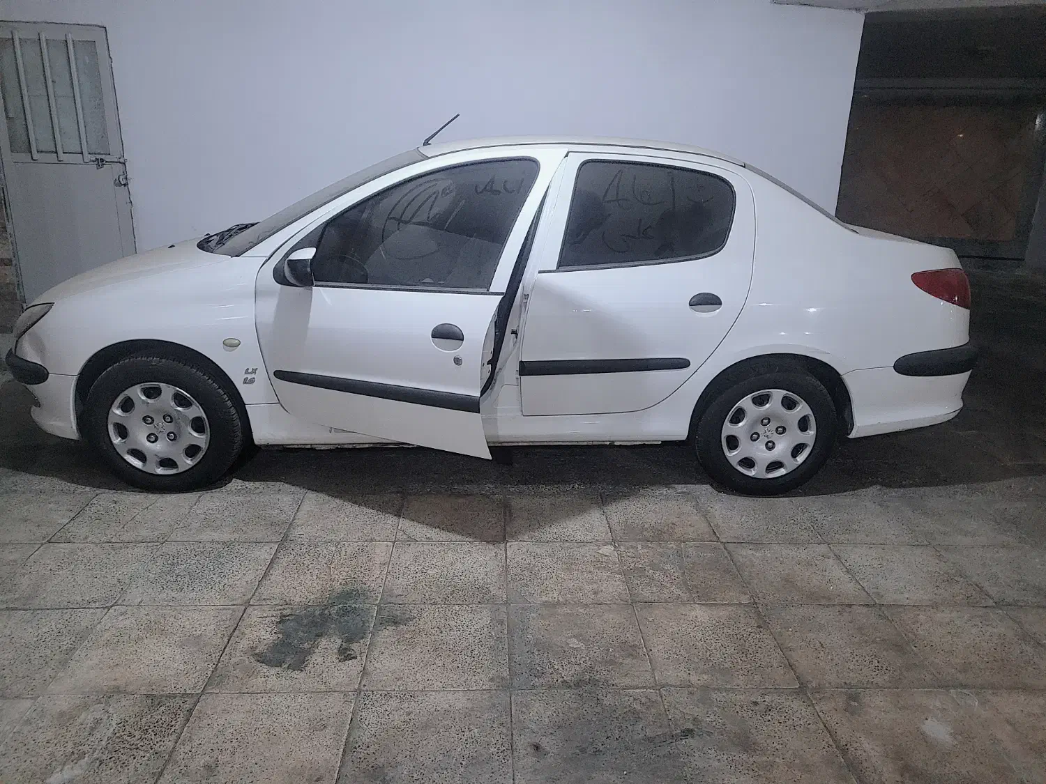 پژو ۲۰۶ صندوق دار v8 - 1393