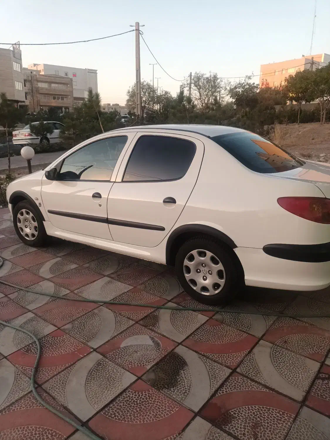 پژو ۲۰۶ صندوق دار v8 - 1396