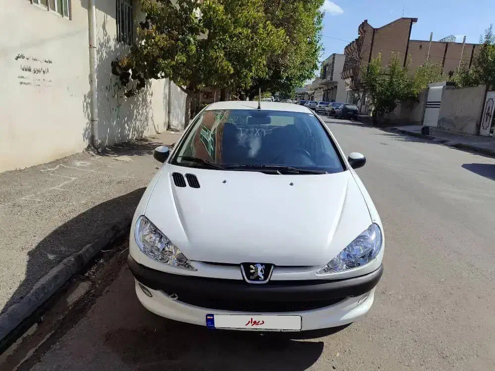 پژو ۲۰۶ صندوق دار v8 - 1393
