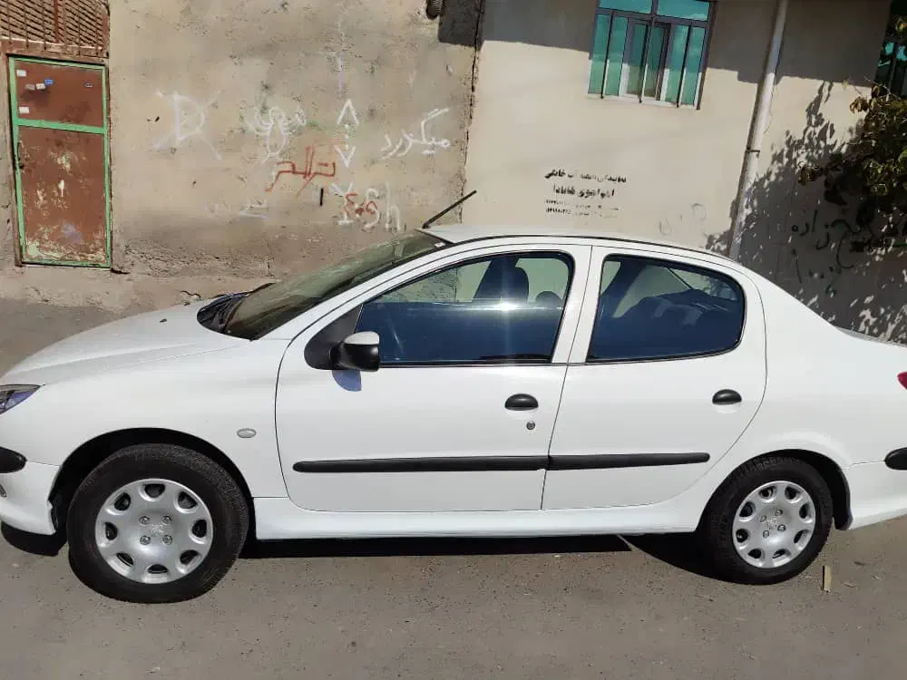 پژو ۲۰۶ صندوق دار v8 - 1393
