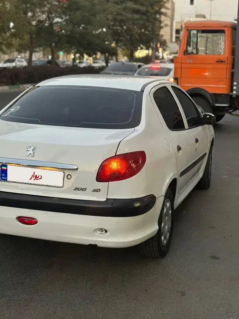پژو ۲۰۶ صندوق دار v8 - 1398