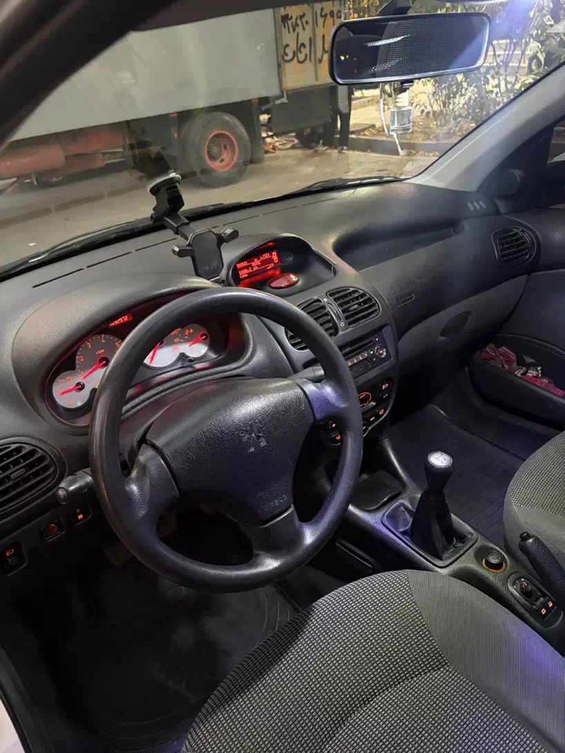 پژو ۲۰۶ صندوق دار v8 - 1398