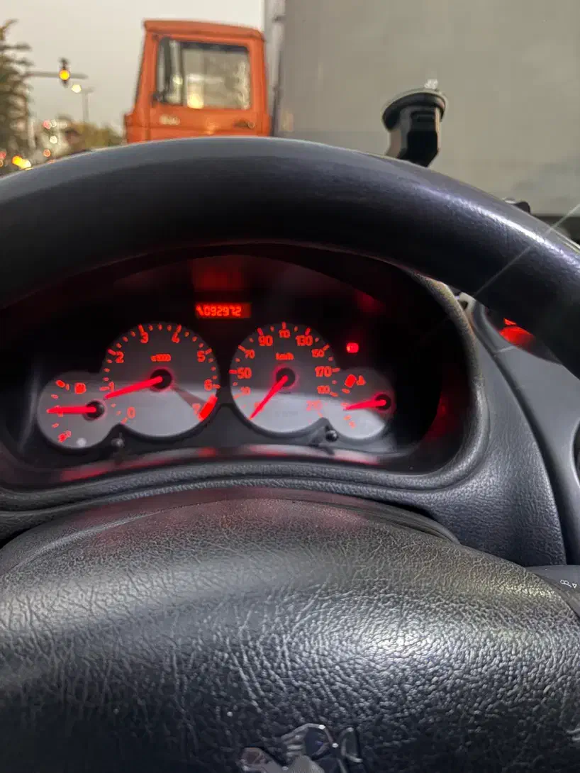 پژو ۲۰۶ صندوق دار v8 - 1398
