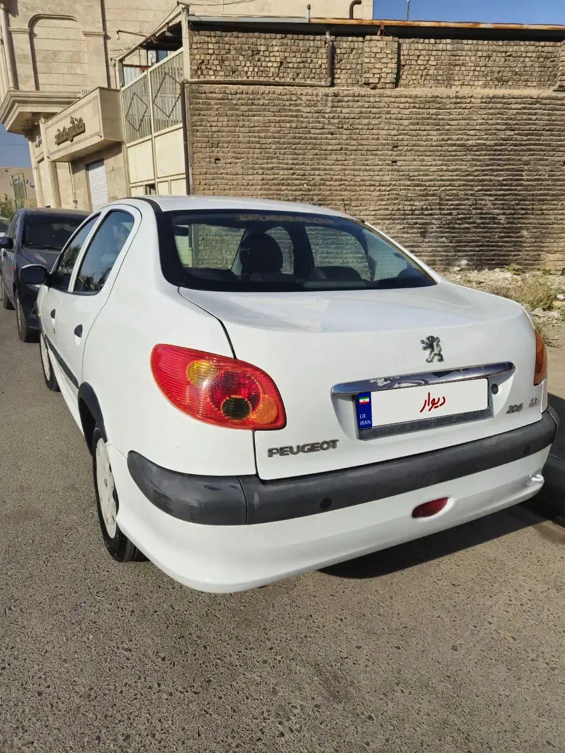 پژو ۲۰۶ صندوق دار v8 - 1393
