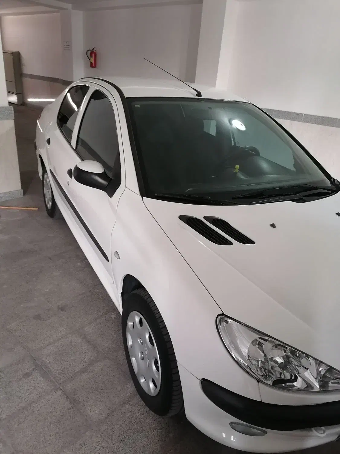 پژو ۲۰۶ صندوق دار v8 - 1394
