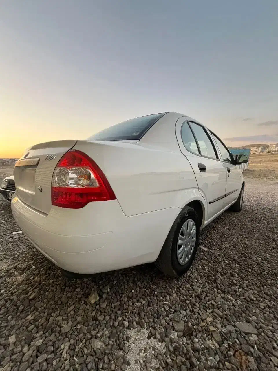 تیبا صندوق دار SX - 1400