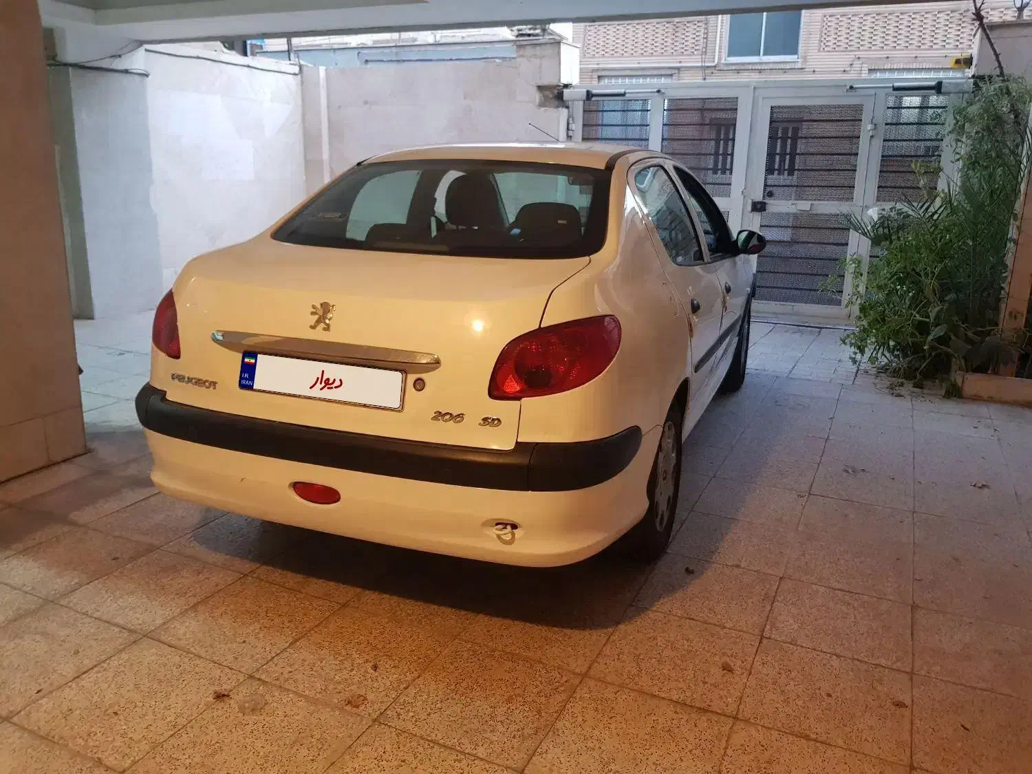 پژو ۲۰۶ صندوق دار v8 - 1396