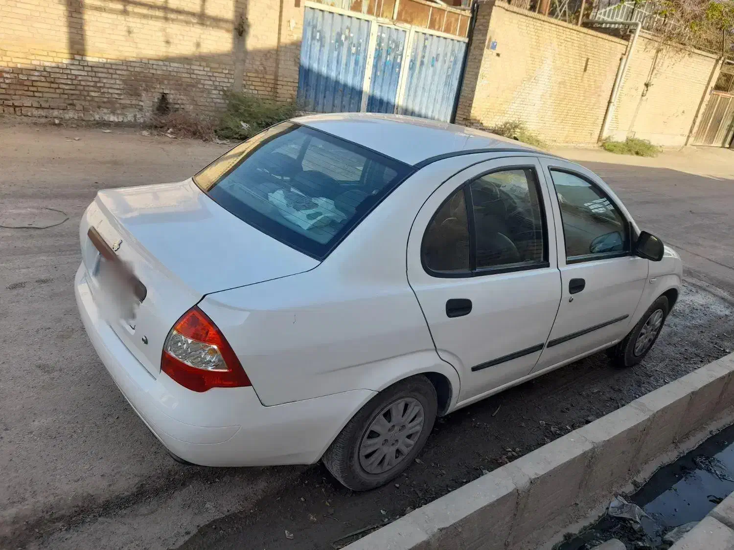تیبا صندوق دار SL - 1401