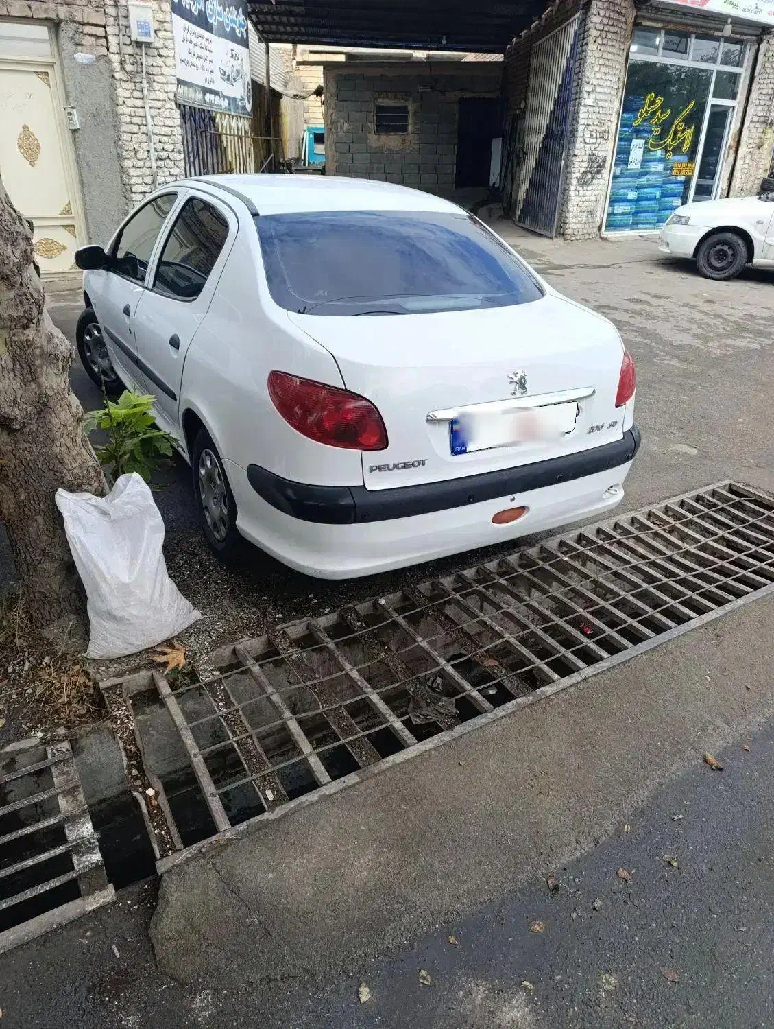 پژو ۲۰۶ صندوق دار v8 - 1391