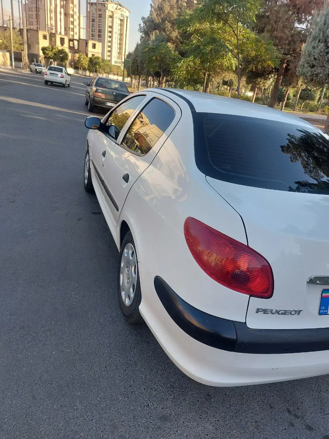پژو ۲۰۶ صندوق دار v8 - 1398