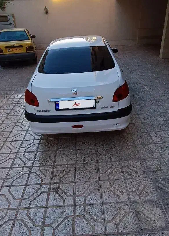 پژو ۲۰۶ صندوق دار v8 - 1393