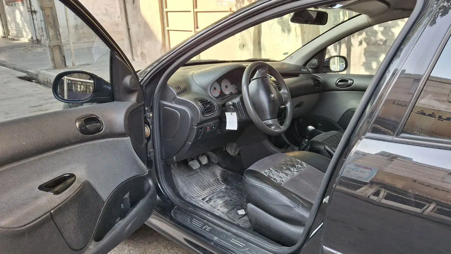 پژو ۲۰۶ صندوق دار v8 - 1397
