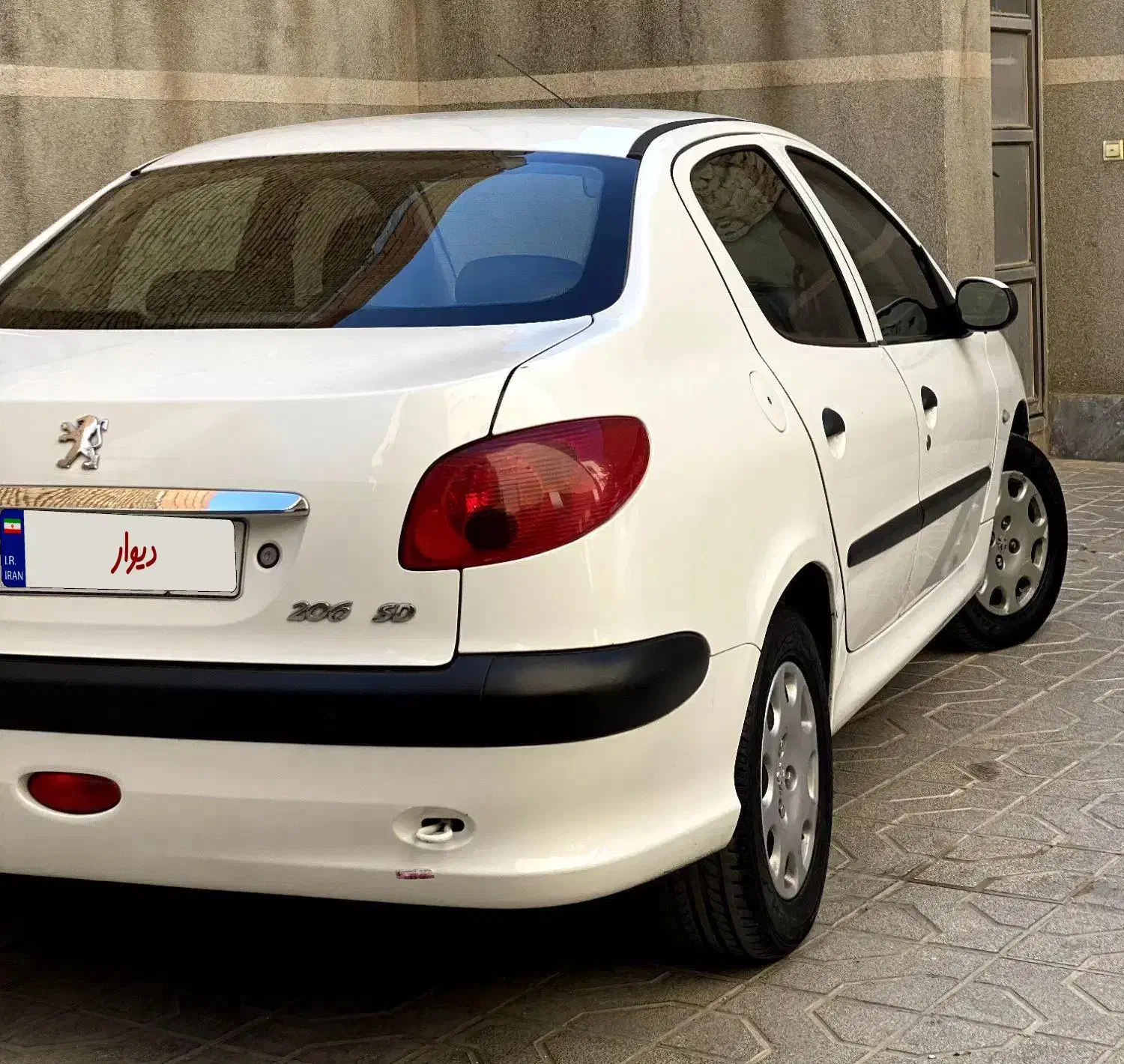 پژو ۲۰۶ صندوق دار v8 - 1392