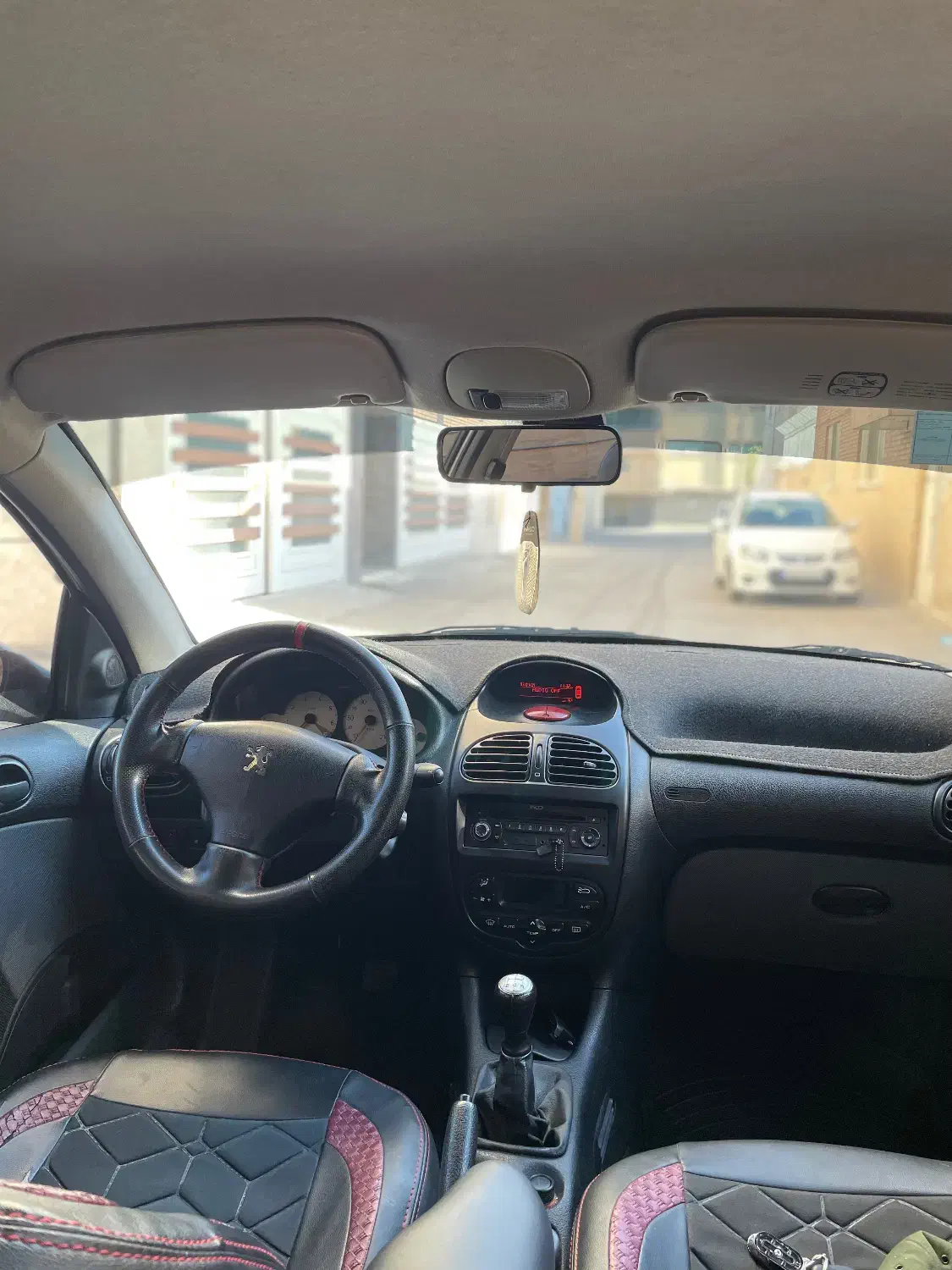 پژو ۲۰۶ صندوق دار v8 - 1396