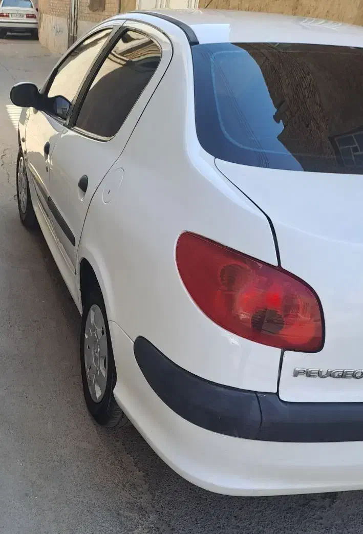 پژو ۲۰۶ صندوق دار v8 - 1390