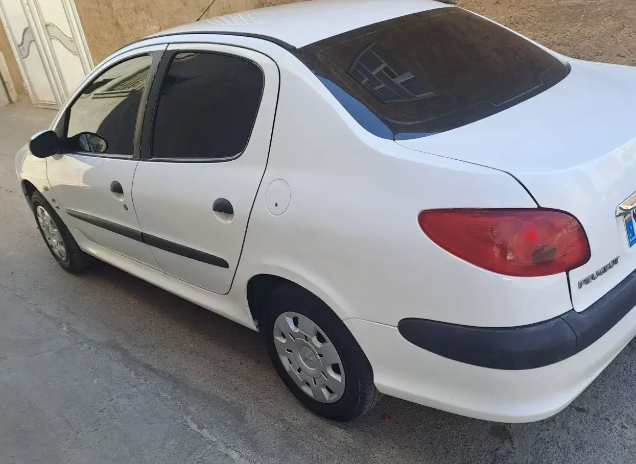 پژو ۲۰۶ صندوق دار v8 - 1390
