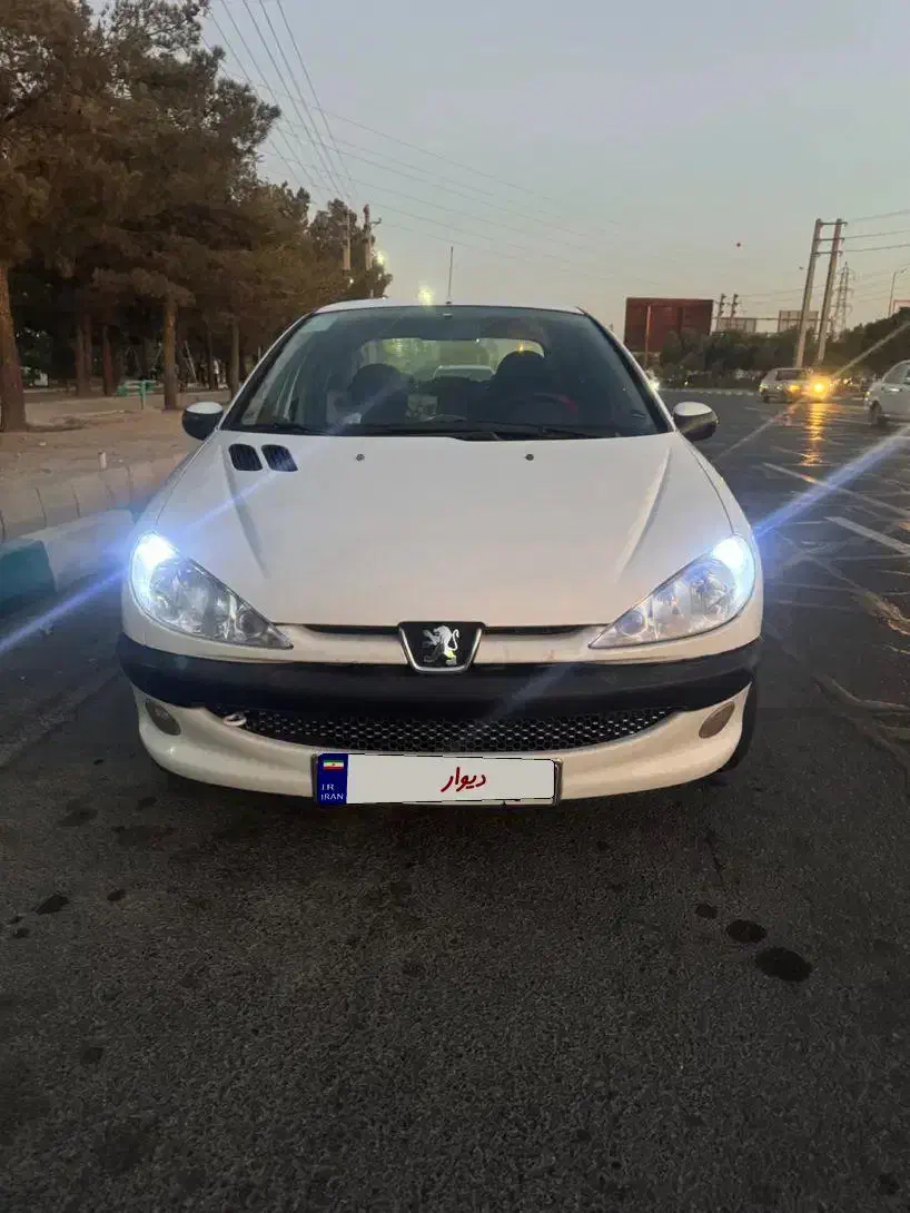 پژو ۲۰۶ صندوق دار v8 - 1396
