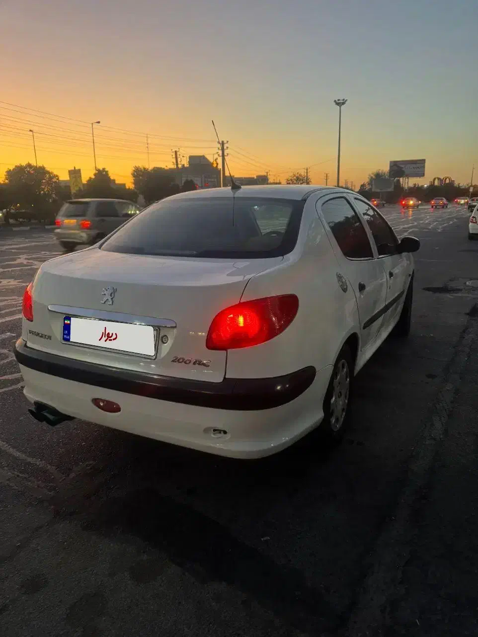 پژو ۲۰۶ صندوق دار v8 - 1396