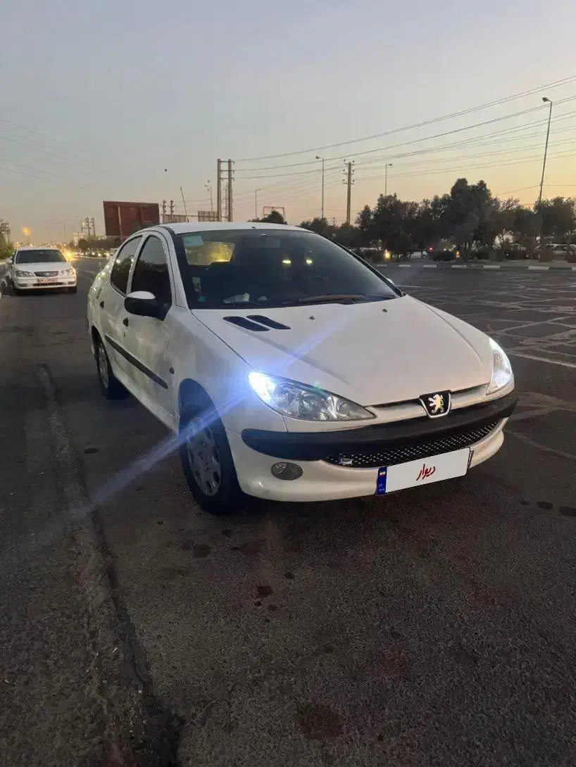 پژو ۲۰۶ صندوق دار v8 - 1396