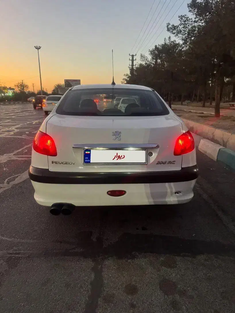 پژو ۲۰۶ صندوق دار v8 - 1396