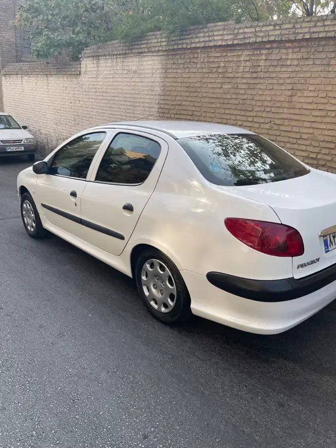 پژو ۲۰۶ صندوق دار v8 - 1394