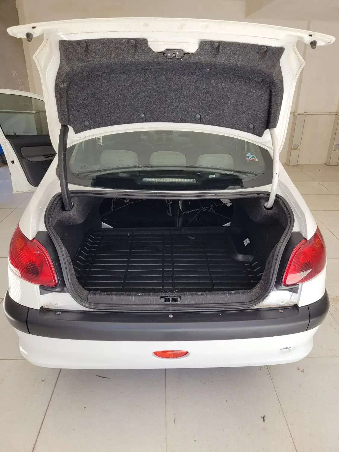 پژو ۲۰۶ صندوق دار v8 - 1391