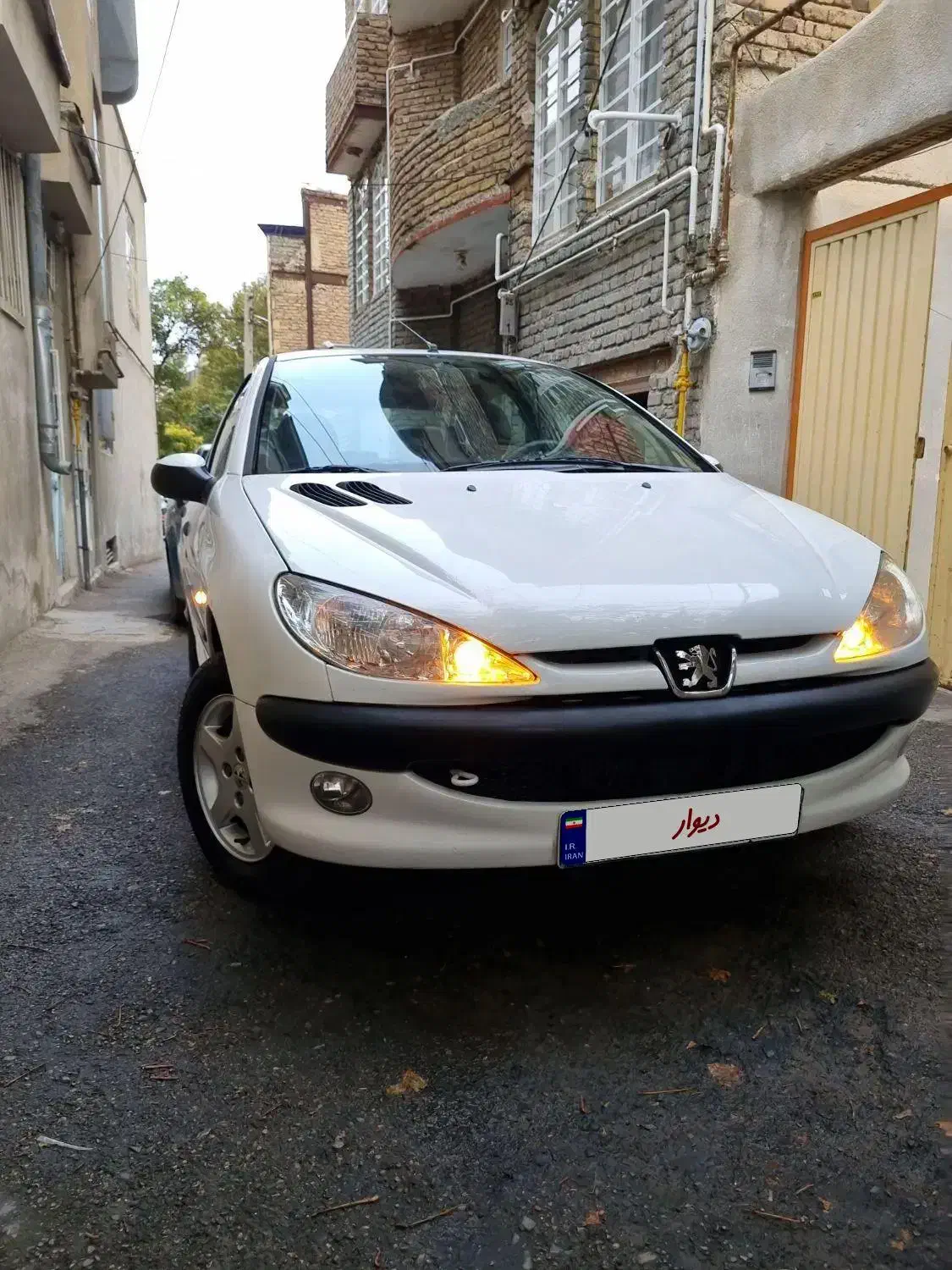 پژو ۲۰۶ صندوق دار v8 - 1394