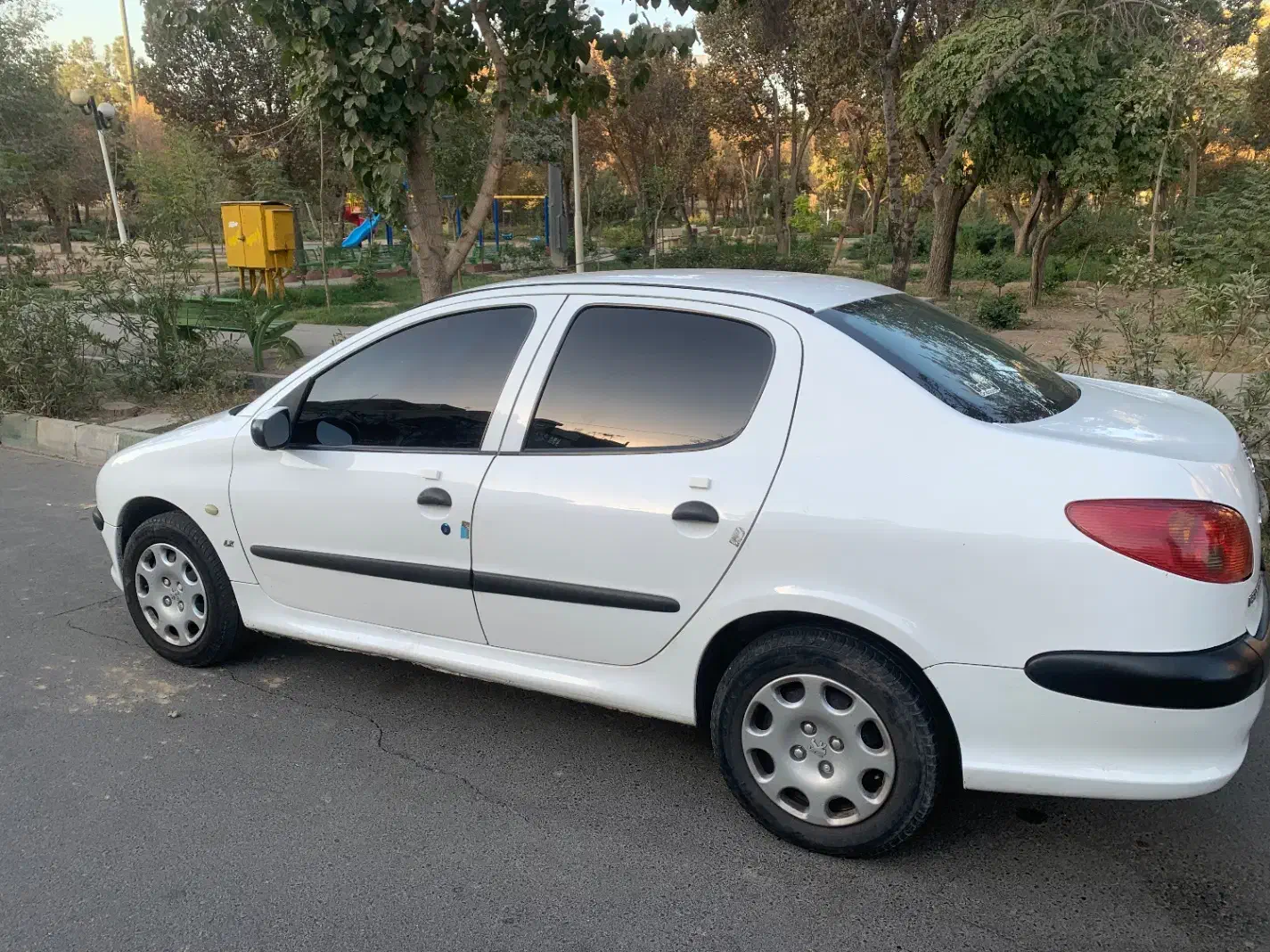 پژو ۲۰۶ صندوق دار v8 - 1395