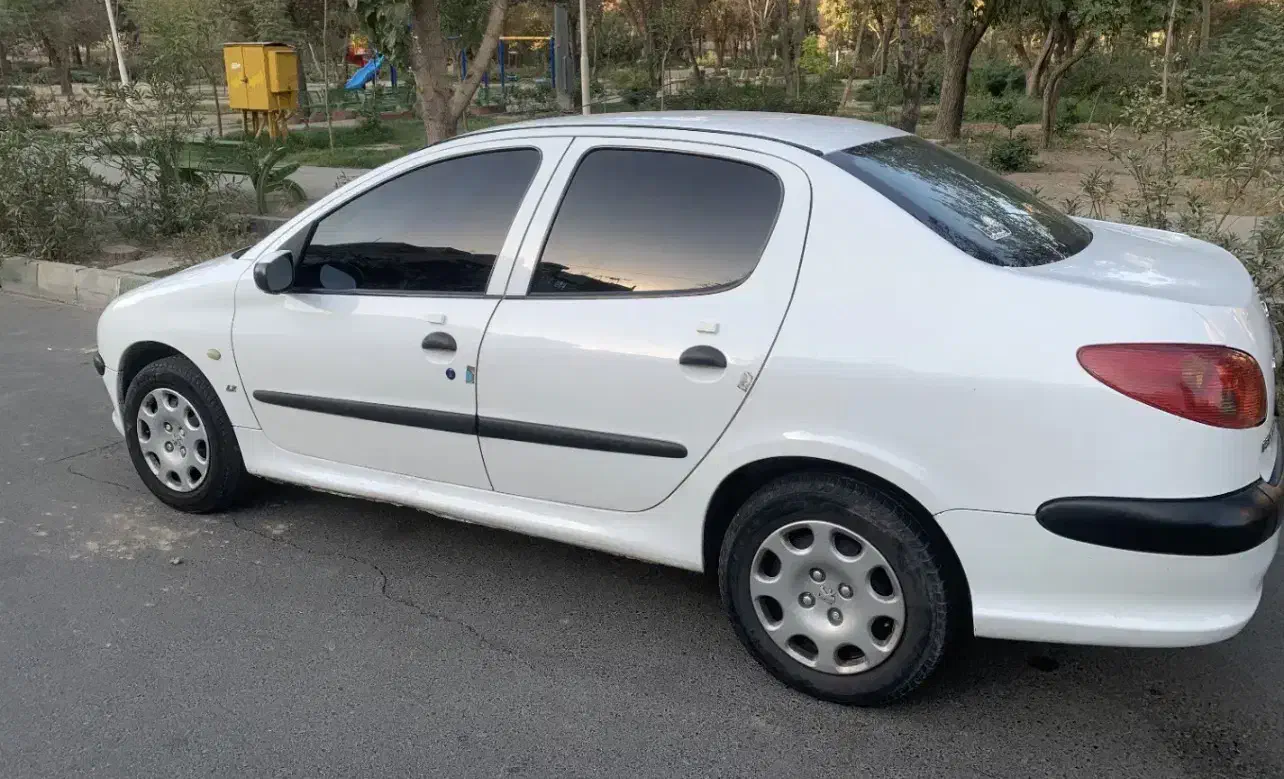 پژو ۲۰۶ صندوق دار v8 - 1393