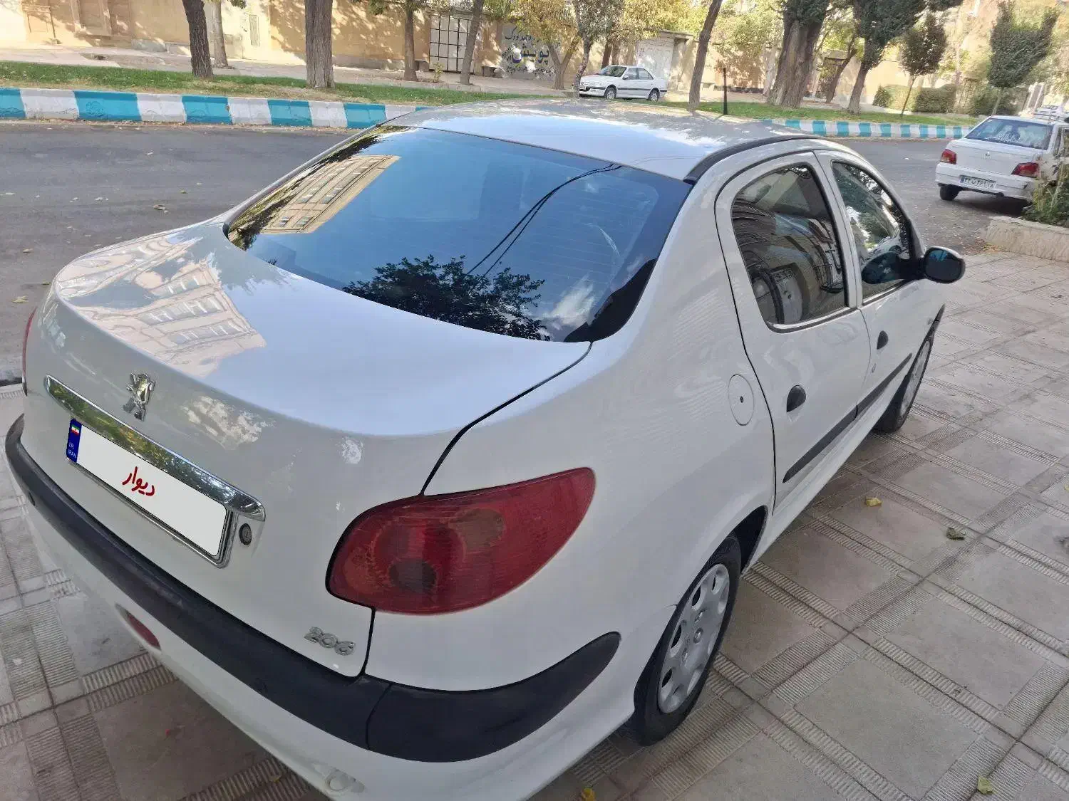 پژو ۲۰۶ صندوق دار v8 - 1394