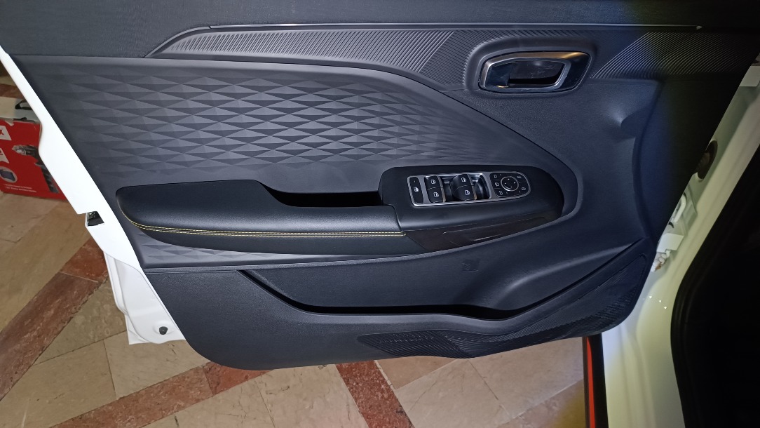 ام وی ام X33 کراس اتوماتیک - 1404