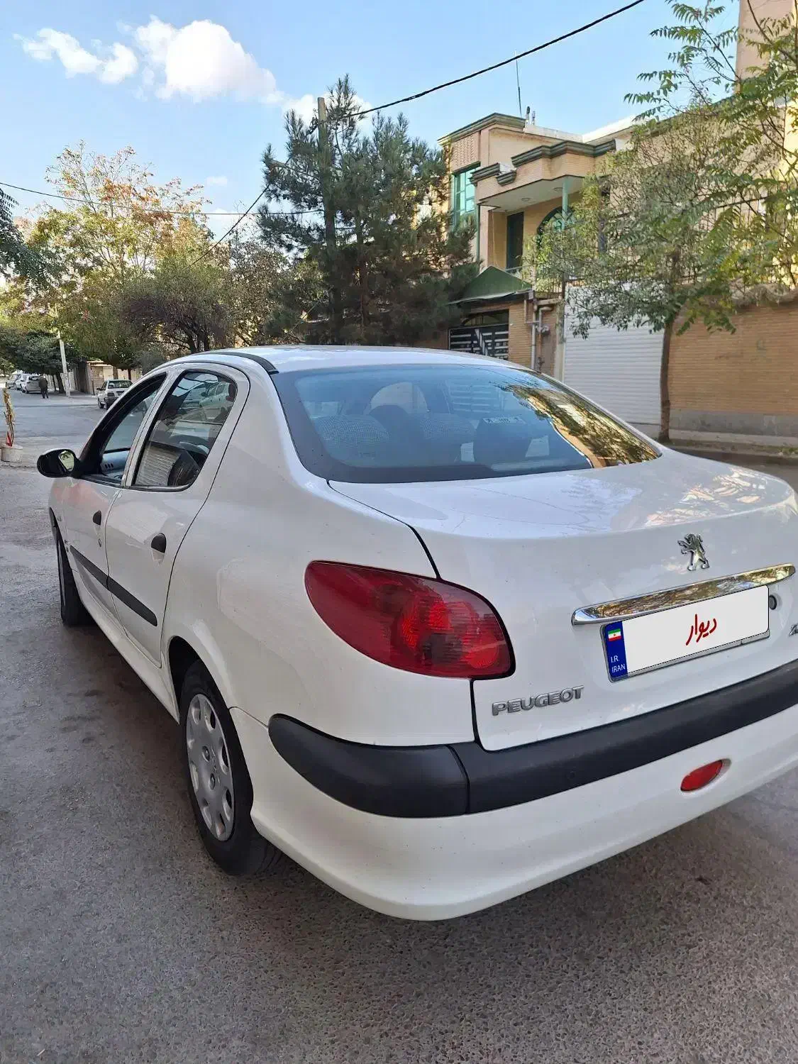 پژو ۲۰۶ صندوق دار v8 - 1395