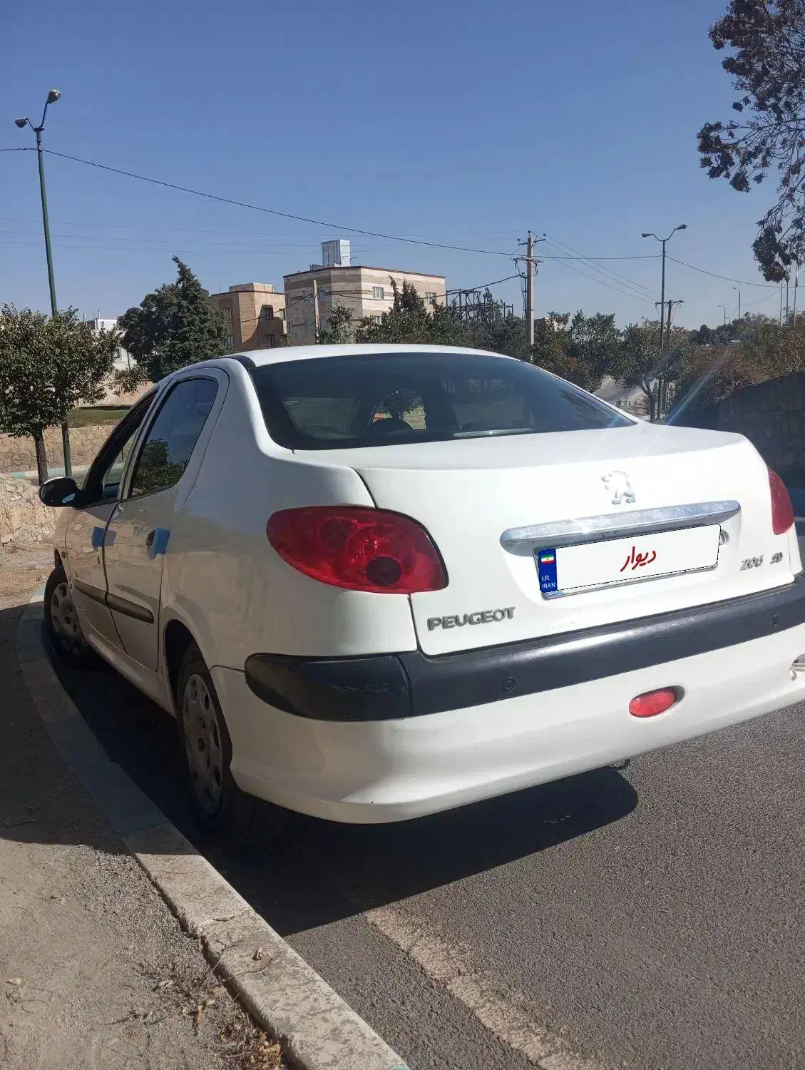 پژو ۲۰۶ صندوق دار v8 - 1396