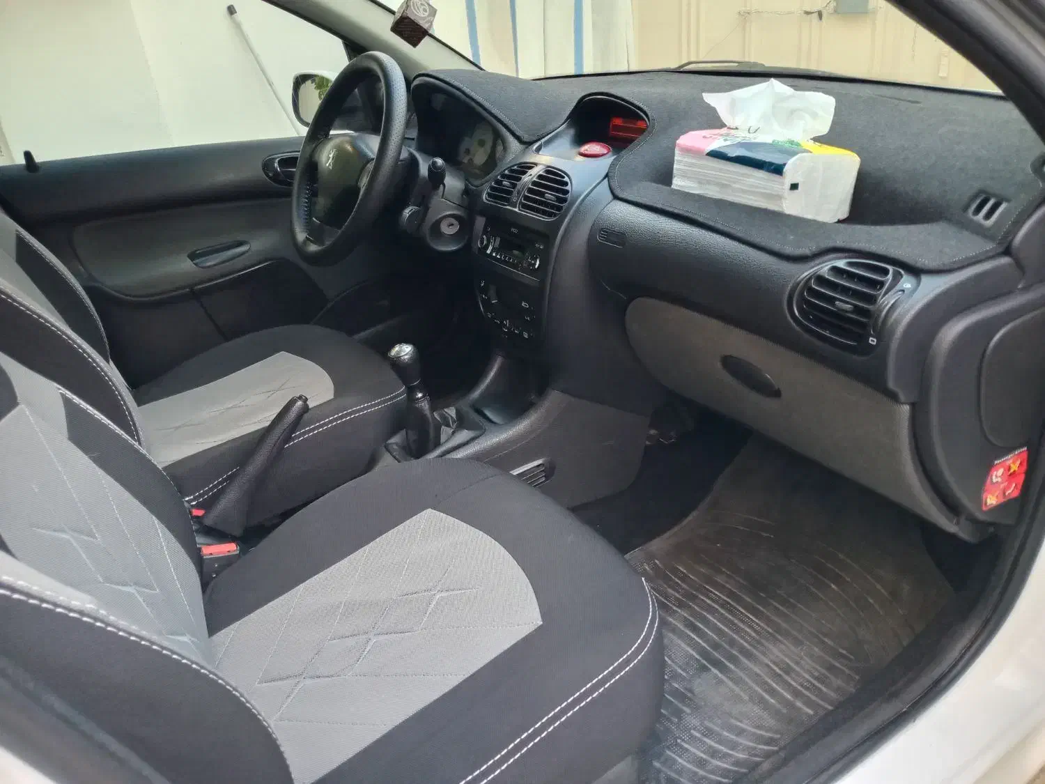 پژو ۲۰۶ صندوق دار v8 - 1398